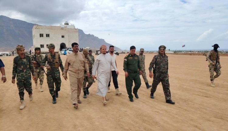 محافظ سقطرى يزور معسكر القوات الخاصة ويتفقد التحضيرات لحفل تخرج الدورة التأهيلية