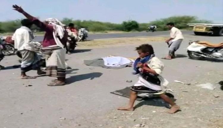 طقم حـ.ـوثي يدهس ثلاثة مدنيين في المنصورية ويتركهم للموت في الحديدة