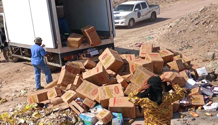 عدن.. ضبط وإتلاف 4 أطنان من المواد الغذائية الفاسدة

