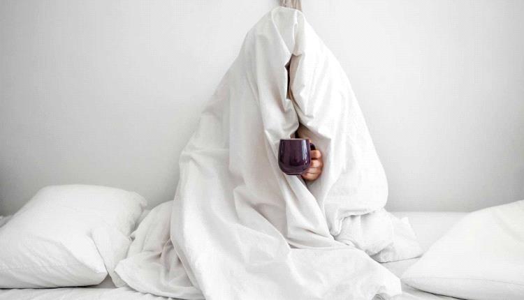 لماذا يزداد الشعور بالتعب والنعاس في الشتاء؟