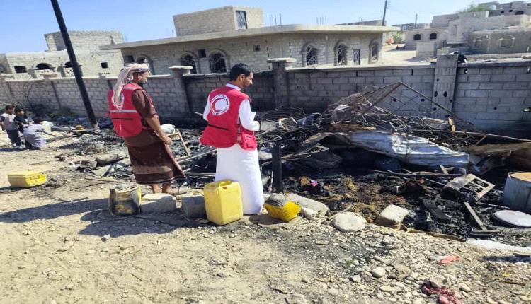 الهلال الأحمر اليمني بالمهرة يتدخل لمساندة أسرتين تضررتا جراء حـ.ـريق في مدينة الغيضة