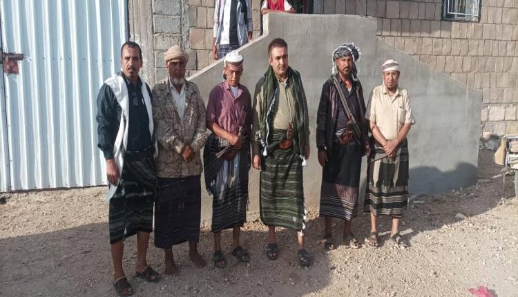 وكيل أبين الجنيدي وعدد من القيادات يقدمون واجب العزاء لأسرة الشهيد البطل عبدالله مقبل القومي في الوضيع