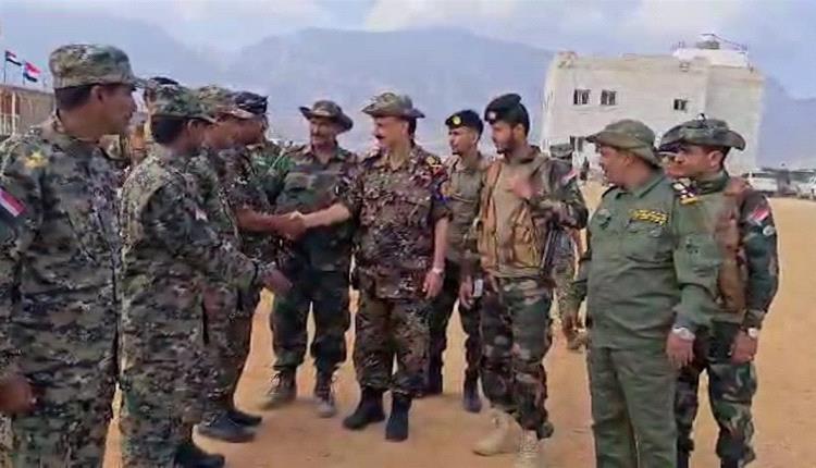 اللواء باعش يتفقد معسكر القوات الخاصة بسقطرى