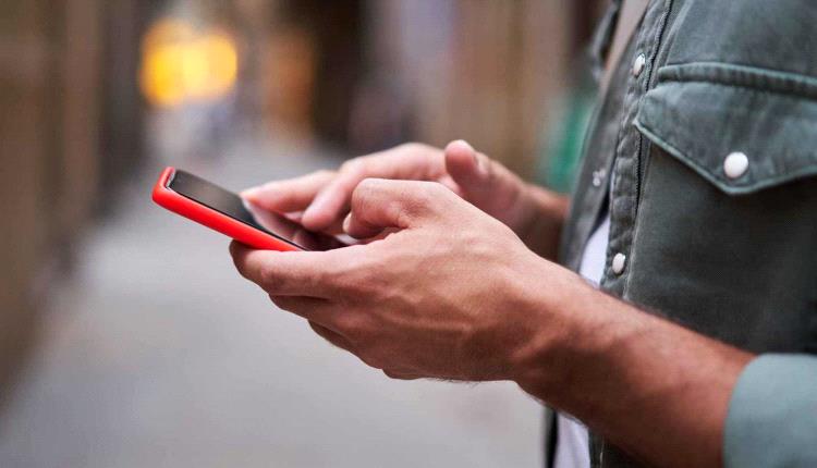 استخدام الهاتف أصبح من أخطر قرارات الحياة.. دراسة تكشف الأسباب