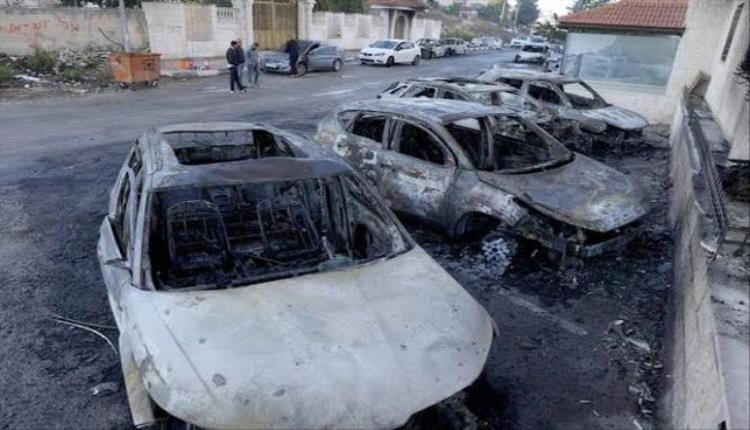 مستوطنون يـ.ـحرقون منازل وسيارات في الضفة الغربية