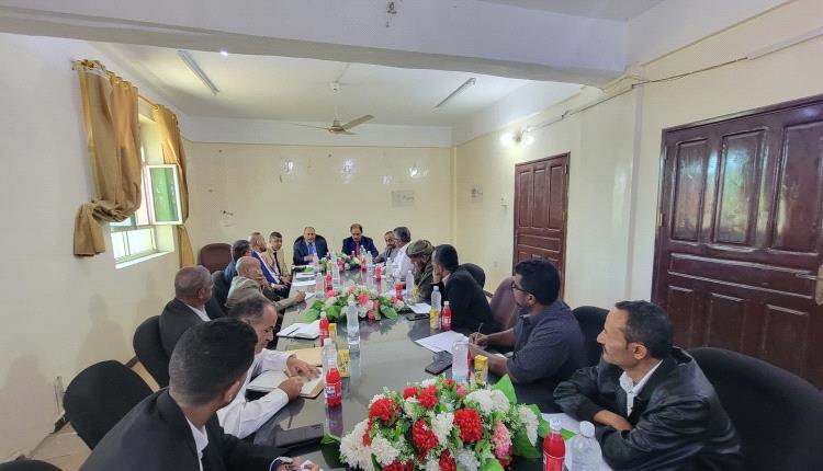 نائب الوزير سالم سلمان يبحث في محافظة الضالع تعزيز الاستثمار وتشديد الرقابة على الأسواق