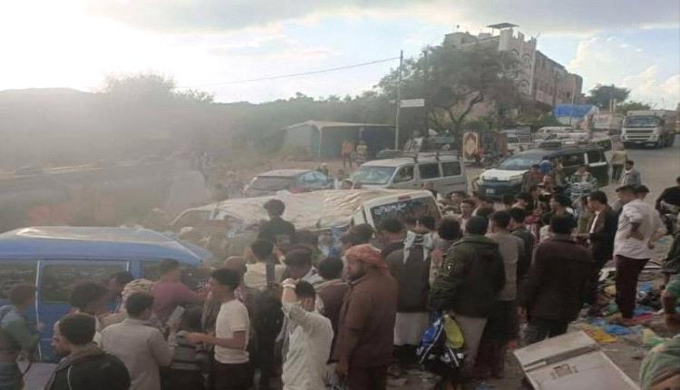 إصابات بحادث سير في سوق نجد قسيم بتعز
