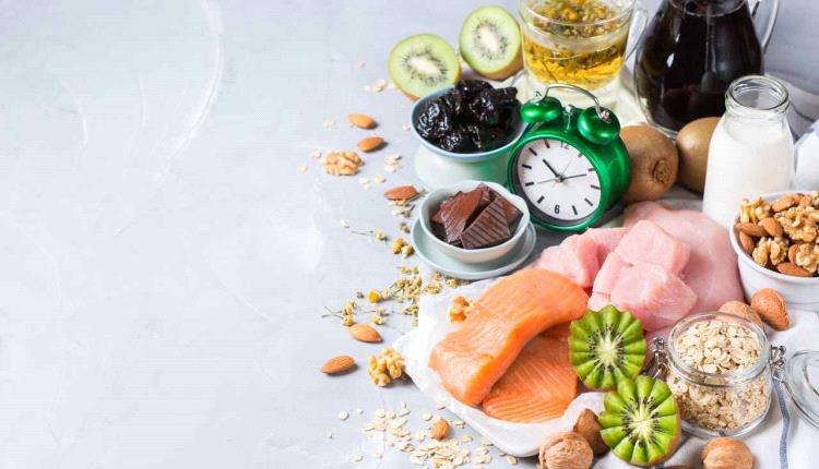 كيف يؤثر الطعام والشراب على تحسين جودة النوم؟