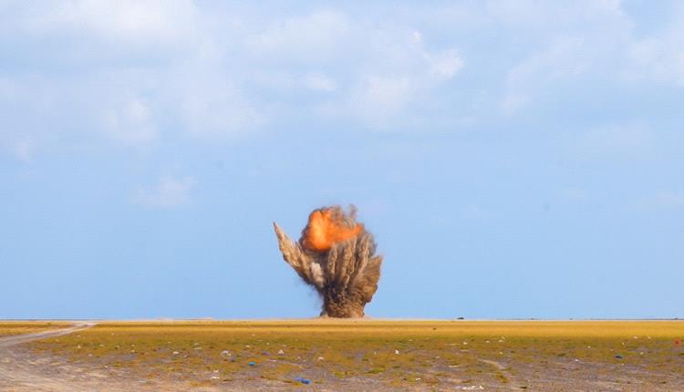 مسام يتلف 4100 لغـ.ـماً وقنـ.ـبلة ومخلفـ.ـات حـ.ـربية في باب المندب