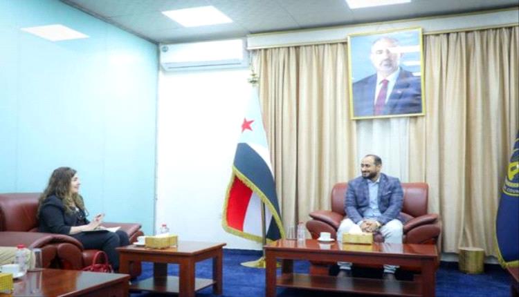 

الانتقالي والأمم المتحدة يبحثان تعزيز دعم قضايا المرأة الجنوبية

