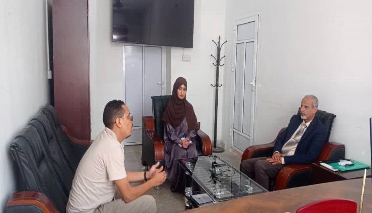 الوكيل الشبحي يعقد لقاءً بمؤسسة رعاية الأسرة ومناقشة معها تدخلاتها في الفترة المقبلة