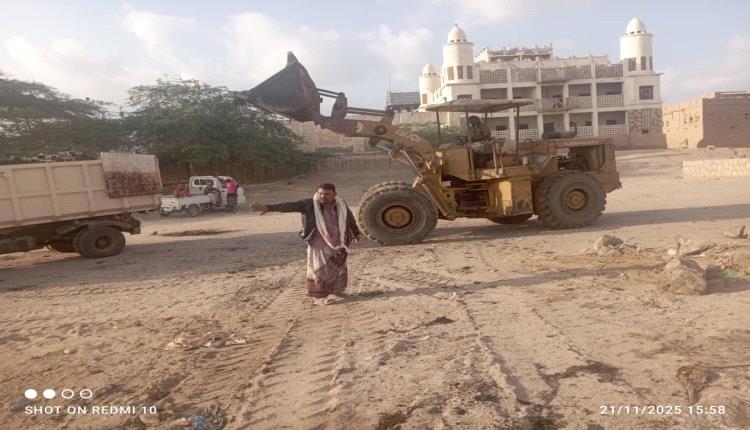 صندوق النظافة بأحور ينفّذ حملة شاملة في مجمع سوق الخضار والسمك والقات