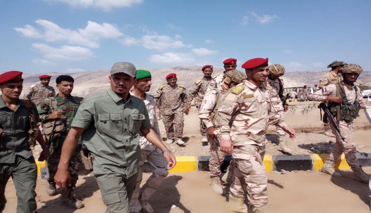 نصر بن عاطف يشيد بانضباط اللواء الرابع دعم وإسناد خلال زيارة تفقدية لمعسكره