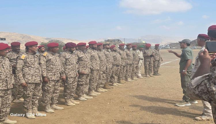 قائد ألوية الدعم والإسناد يتفقد الجاهـ.ـزية القـ.ـتالية للواء الرابع دعم وإسناد