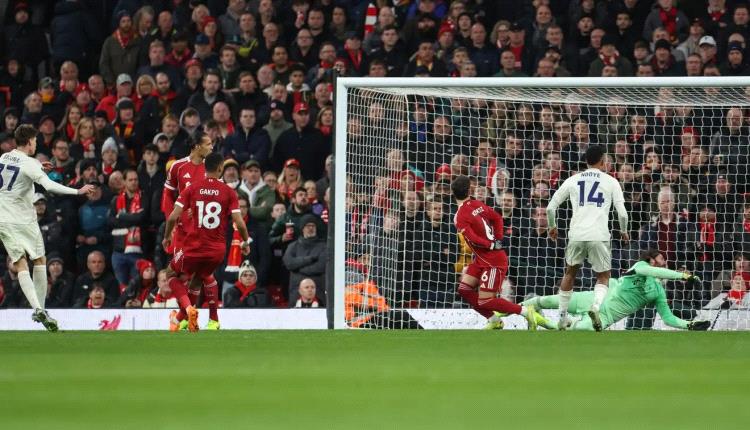 نوتنجهام يُهين ليفربول بثلاثية بيضاء في أنفيلد