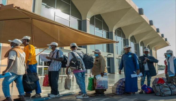 بإشراف دولي.. دفعة جديدة من اللاجئين الصوماليين تغادر عدن ضمن برنامج "العودة الطوعية"