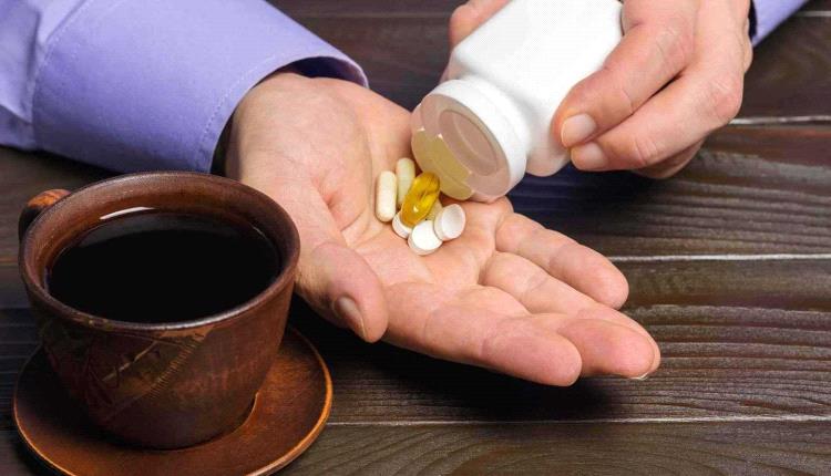 قائمة أدوية يحذر الأطباء من تناولها مع القهوة
