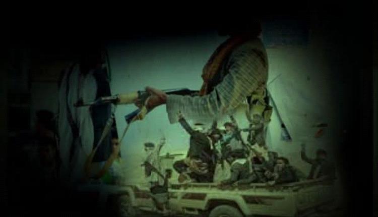 قيادي حو.ثي يعتدي على نساء في مقبنة وينهب عشرات الهواتف