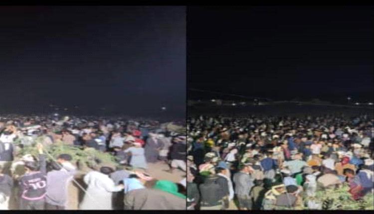 جموع غفيرة تشيع المناضل عبدربه محرق ووالدته
