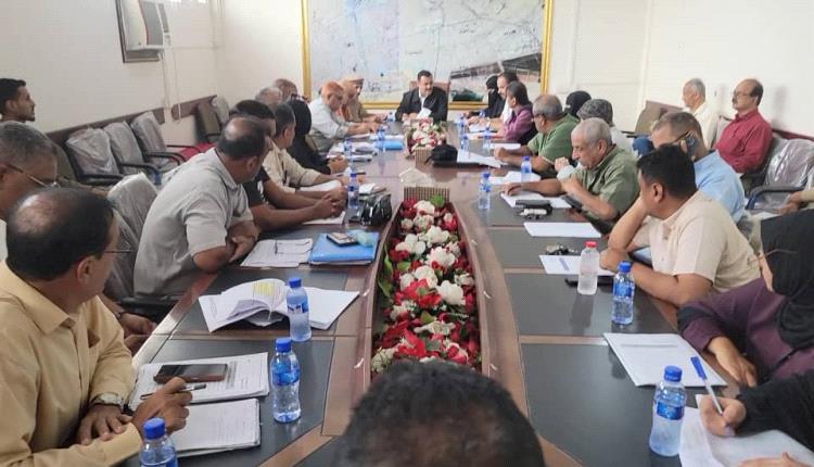 تنفيذي المنصورة يناقش تقارير الصرف الصحي ولجنة مجلس الآباء بمدارس المديرية
