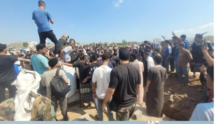 عاجل.. تشييع مهيب لمدير التسليح في الحزام الأمني بعدن