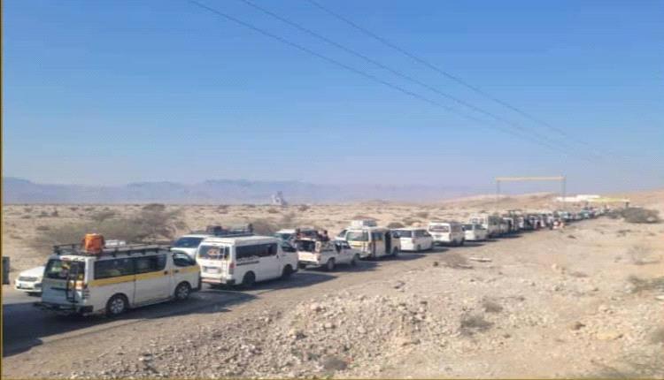 قوات المنطقة الأولى تمنع الوفود القادمة من مديريات الساحل من الوصول الى الساحة الخاصة بفعالية 30 نوفمبر بسيئون