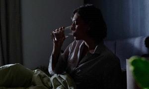 شرب الماء قبل النوم بين "الفوائد والمخاطر"