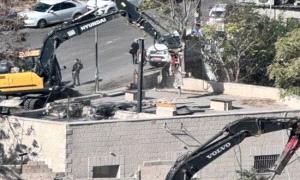 السلطات الإسر.ائيلية تهدم منزلاً جنوب المسجد الأقصى