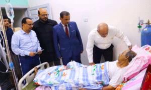 الكثيري يطمئن على الحالة الصحية للشاعر السعدي في المكلا
