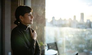 هل تجد صعوبة بتخيّل نفسك سعيداً في المستقبل؟.. إليك السبب