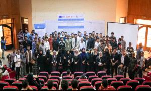 مؤسسة إنسجام تنفذ خامس جلساتها الحوارية حول بناء السلام والحوار الطلابي بالعاصمة عدن
