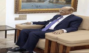 البنك المركزي ينفي تقاضي محافظه 40 الف دولار شهريا ويؤكد بان المحافظ  يتقاضى "هذا المبلغ" (تعرف عليه)! 

