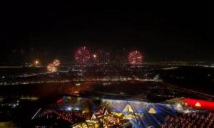 سماء القاهرة تتزين بالألعاب النـ.ـارية في حفل افتتاح المتحف المصري الكبير