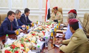 وزير الدفاع يبحث مع السفير الروسي مستجدات الأوضاع في بلادنا وتعزيز التعاون الدفاعي