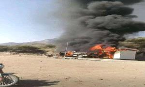 بسبب الجبايات مواطن يحـ.ـرق سيارته في منطقة دمت الخاضعة لميـ.ـليشيات الحو.ثي الارهـ.ـابية 