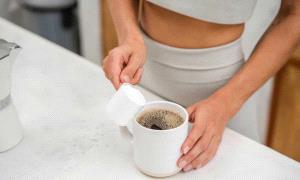 إضافة البروتين لقهوتك آخر صيحات تيك توك.. عادة صحية أم ترند خطـ.ـير؟