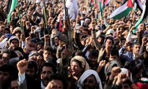 الحو.ثيون في مأزق.. عقوبات وسخط شعبي بسبب تهـ.ـديد الملاحة الدولية