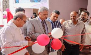 محافظ لحج يفتتح مدرسة اللحوم الأساسية ويوجه باعتماد ثلاثة فصول إضافية ويضع حجر الأساس لمركز صحي نموذجي بالمنطقة