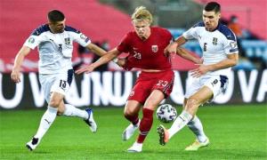 النرويج تسحق إستونيا وتقترب من العودة لكأس العالم