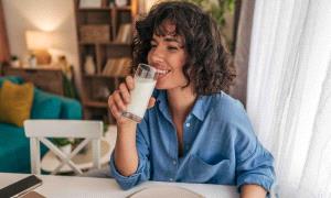 هل يساعد الحليب فعلاً على تقوية العظام؟