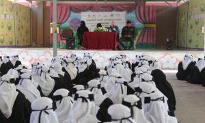 هيئة السلم المجتمعي تدشن جلسات توعوية حول مكافحة الابتزاز الإلكتروني لطالبات ثانويتين بالمكلا