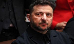 الرئيس الأوكراني يفرض عـ.ـقوبات ضد مسئولين روس