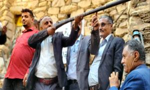 مدير عام الحصين يزور قرية عدينة الأثرية ويؤكد أهمية الحفاظ على الموروث التراثي في جبل حرير