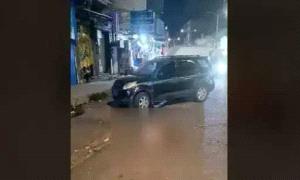 إب: شخص يعاني اضطرابًا عقليًا يشعل النار في سيارة بحثًا عن الدفء
