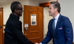 وزير الدفاع الأمريكي يحضّ نيجيريا على الحد من العـ.ـنف ضد المسـ.ـيحيين