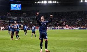 أرسنال يهزم سلافيا بثلاثية