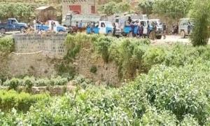 مسـ.ـلحون حو.ثيون يعتدون على نساء حاولن منع تدمير مشروع مياه بحجة