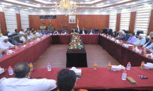 رسمياً .. السلطات المحلية بالمهرة تكشف موقفها من قرار توريد الإيرادات الى البنك المركزي في عدن