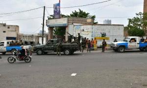 تعز تتسلّم أحد المتهمين باغتـ.ـيال مسؤول أممي وسط تكرار الإعلانات الأمنية