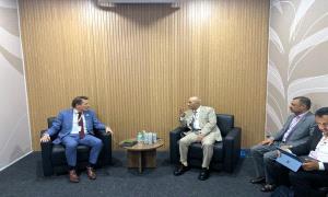 وزير المياه والبيئة يبحث مع نائب وزير التعاون الدولي بالخارجية الهولندي تعزيز التعاون في مجالات المياه والمناخ
